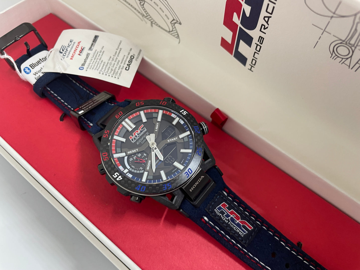 Modelo de colaboración de Honda Racing
EDIFICE SOSPENSIONE
ECB-2000HR-1A