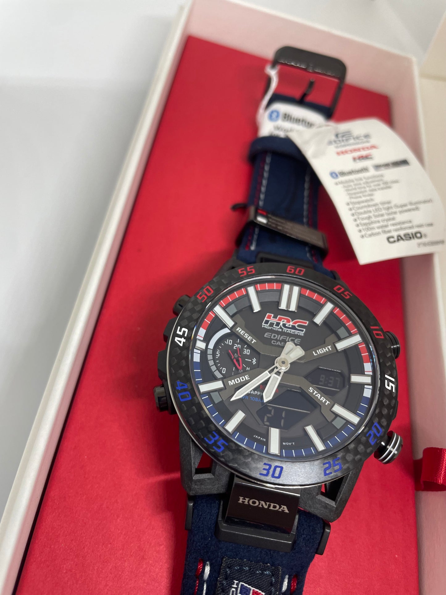 Modelo de colaboración de Honda Racing
EDIFICE SOSPENSIONE
ECB-2000HR-1A