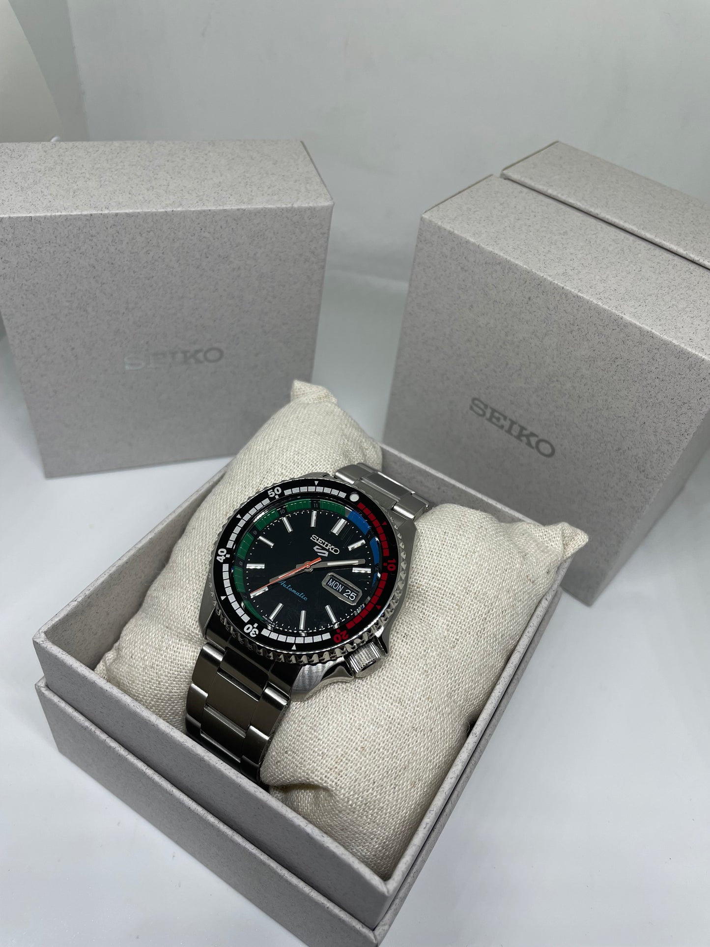 RELOJ SEIKO 5 SPORTS 55TH ANNIVERSARY SPECIAL EDITION SRPK13K1
