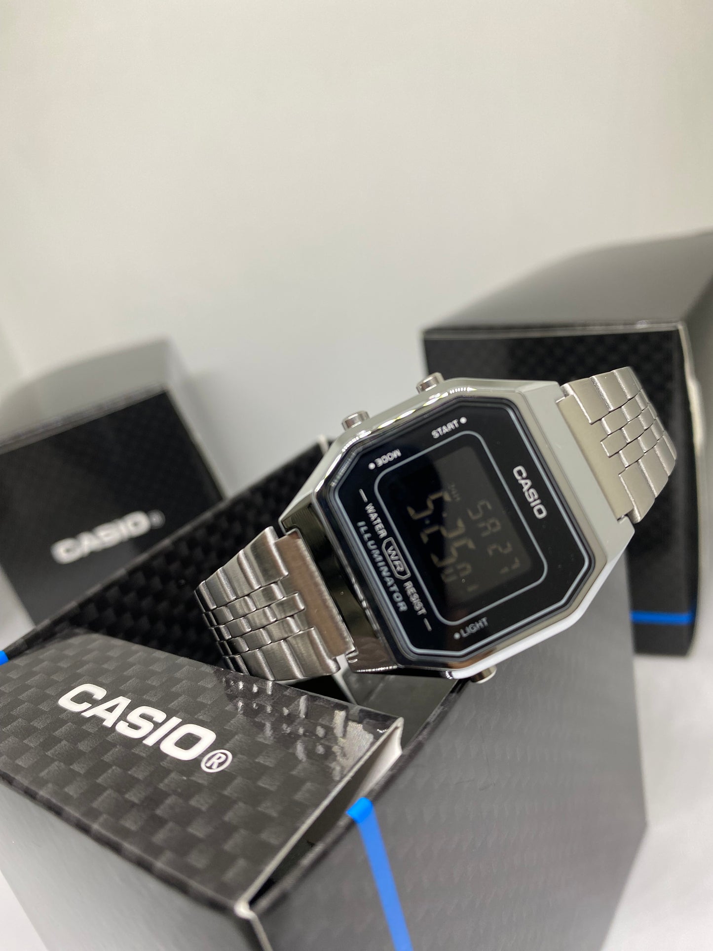 RELOJ CASIO LA680WA -NEGATIVO