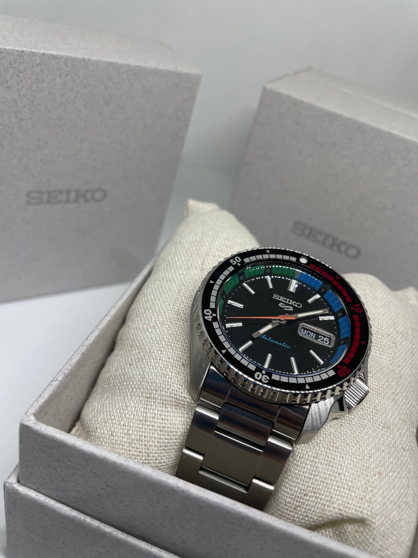 RELOJ SEIKO 5 SPORTS 55TH ANNIVERSARY SPECIAL EDITION SRPK13K1