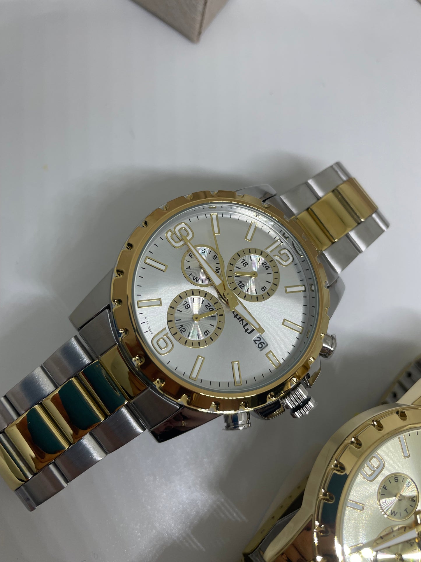 RELOJ QYQ A16A METÁLICO