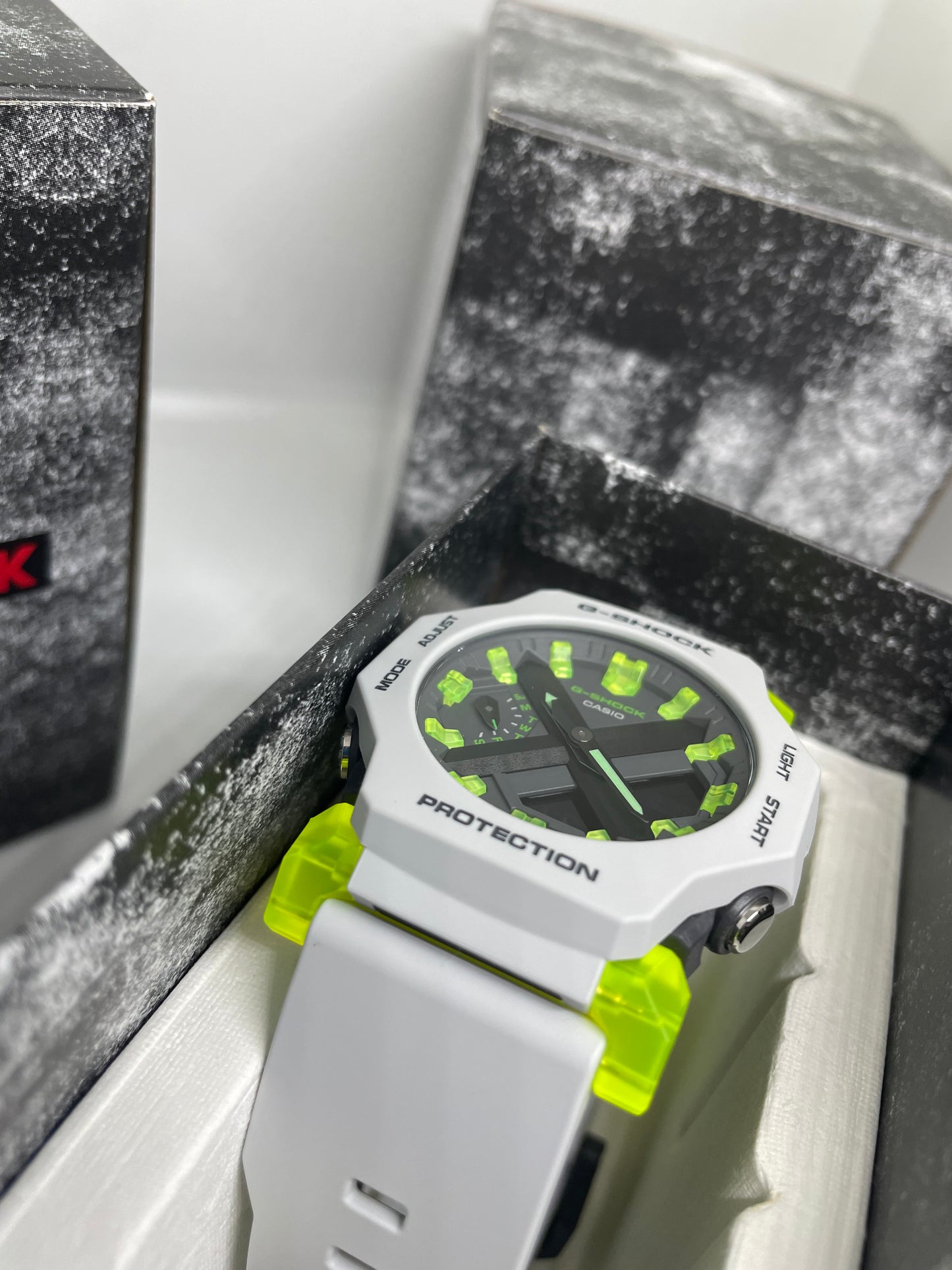 RELOJ G-SHOCK GA2300MW UNISEX